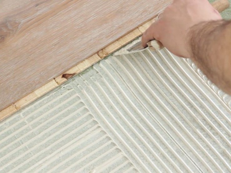 Montáž drevenej podlahy celoplošné lepenie
